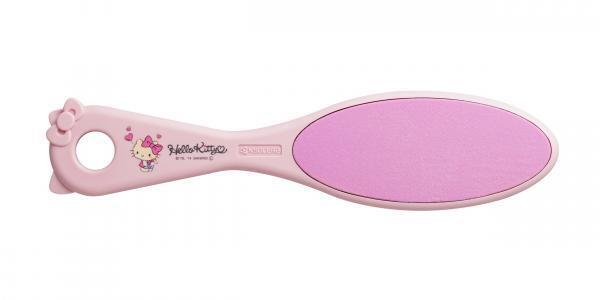 ハローキティでかかとつるつる！つめもぴかぴかに