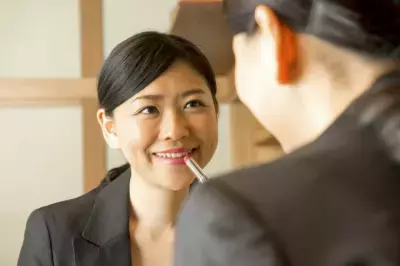 40代・50代女性に最も似合うリップカラーは「ローズ系」と判明!?
