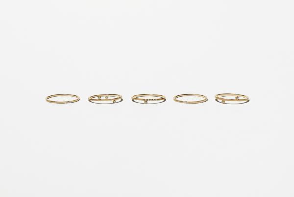 シンプルにも華やかにも使えるeclat ringが欲しい