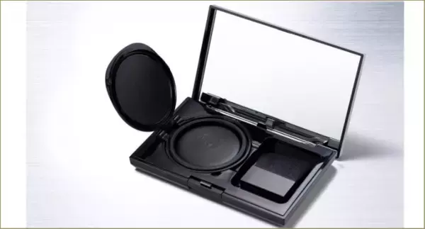 お出かけ前に生え際の白髪発見！？でも「ファンデタイプ」の白髪染めならサッと簡単