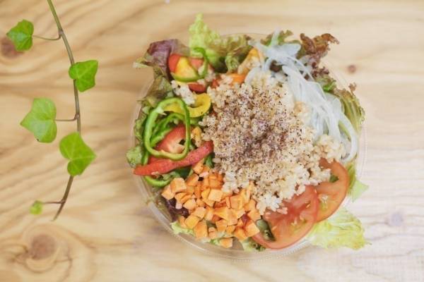 食べ放題・詰め放題！ オーガニックジュース＆サラダバーが六本木にオープン