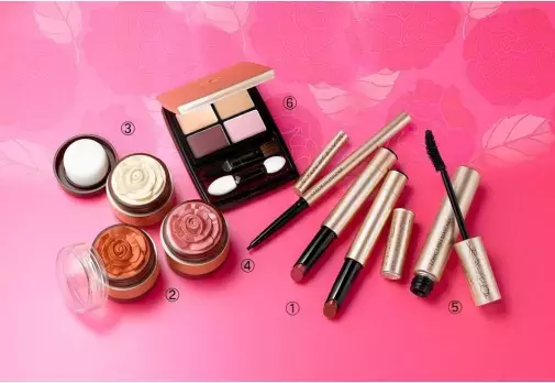 大人の上品で優しい表情を演出する秋限定アイテム