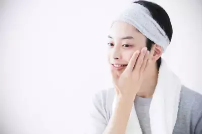 疲れて見られる人の5割がビジネスシーンで損!?メンズスキンケアの重要性が明らかに