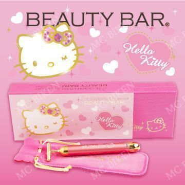 ピンク×ゴールドが大人カワイイ！ハローキティコラボの携帯美顔器登場