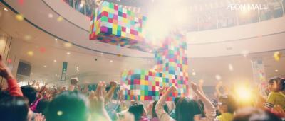 三重県民約700人が参加！街の人々が運ぶ謎のキューブの正体とは？