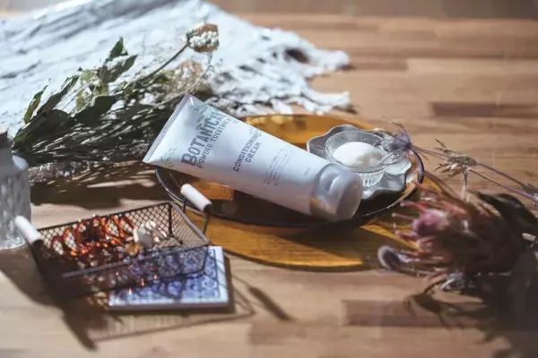 草木染め技術で健やかで美しい髪へ！「ボタニカルパウダートリートメント」発売