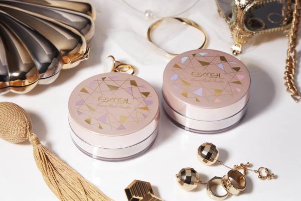 7色パールでツヤ感増し増し！エクセルの限定パウダーが今年も登場！