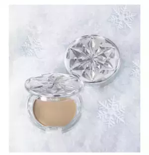 極上の透明感をファンデーションで　「雪肌精 スノー CC パウダー」3月に発売