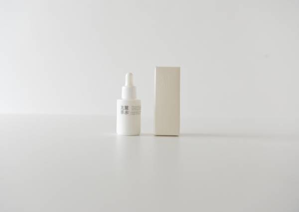 野草から生まれた「北麓草水ブライトオイルエッセンス」新発売