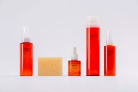 植物を丸ごとエキス化！天然成分のみの化粧品