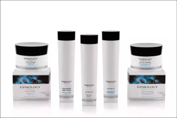 月の満ち欠けと宝石の力で美しく！「レ ナクレ プールボディ」発売