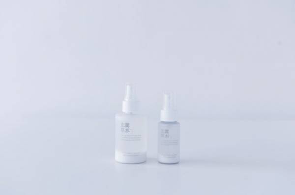 富士山の伏流水と野草の力でベタつきケア！サラサラ肌が続くナチュラル化粧水