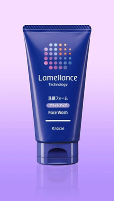 ラメラ構造を守るもっちり濃密な泡で肌に透明感が生まれる