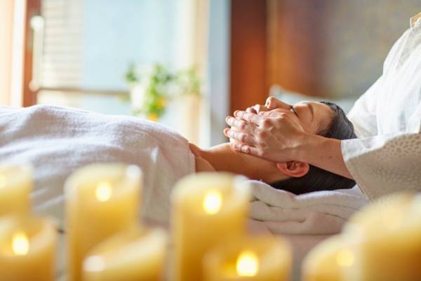 【星のや軽井沢】内と外から身体を癒やす限定プログラム「ハチミツ美人滞在」