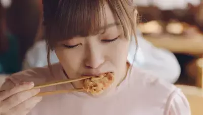 HKT48・指原莉乃さんも1日2本愛飲！ランチのお供に「からだすこやか茶Ｗ」