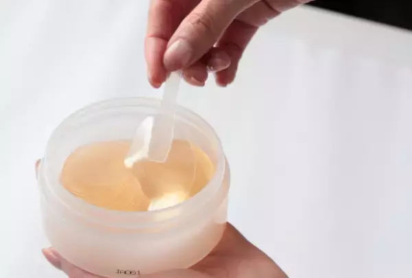 翌朝が違う！目元・ほうれい線をハリと潤いで満たす濃縮GELシート誕生