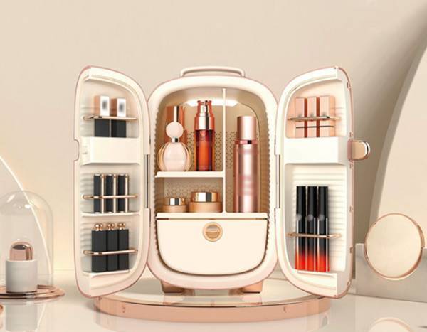 【日本初上陸】最適な温度でコスメを保管する専用冷蔵庫「PINKTOP」
