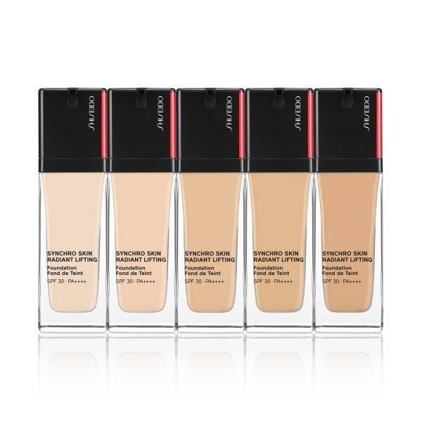 肌とシンクロする軽さ！光を放つなめらかな艶肌へ