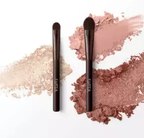 「エクセル」からブランド初のアイシャドウブラシ発売