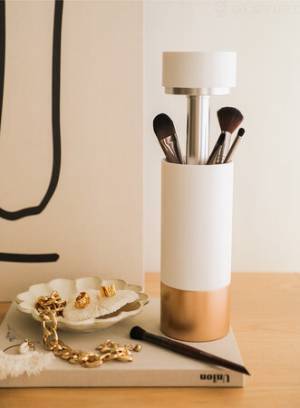 肌トラブル防止に！化粧ブラシ除菌器「Brushean」