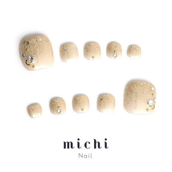 夏の足元を彩る！取り外しOKのネイルチップに新作フットネイル3種登場