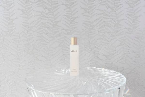 話題の次世代コスメSURISURI！ナノモイストバリアで高保湿する新化粧水発売