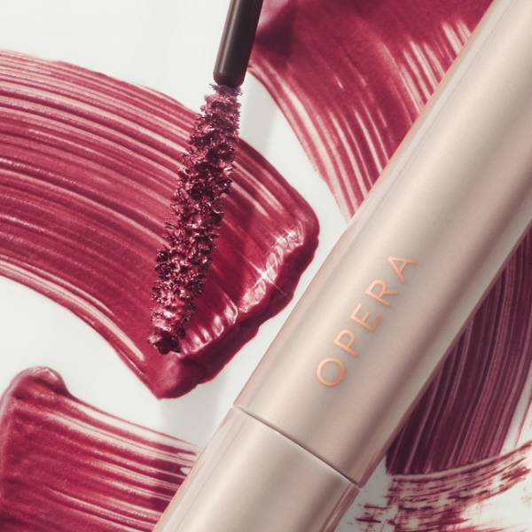 ミステリアスにきらめく冬の赤をオン！「OPERA」よりXmas限定カラー登場