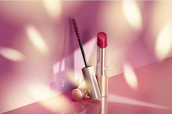 ミステリアスにきらめく冬の赤をオン！「OPERA」よりXmas限定カラー登場