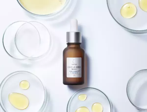 ビタミンCがスッとなじんで肌に浸透、大人肌の悩みにアプローチする美容液