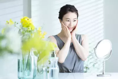 日焼けするほど「肌にいい成分」が入りにくい!?蓄積した紫外線を巻き戻すスキンケアテクを皮膚科医が解説