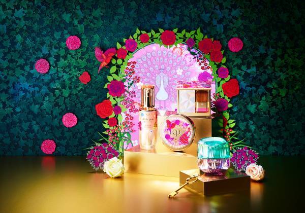 孔雀と猫が花園で戯れる優美なデザインの限定品