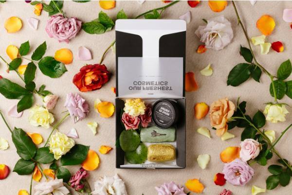 【LUSH】できたてコスメとオーガニックフラワーが届くサブスクサービスを始動