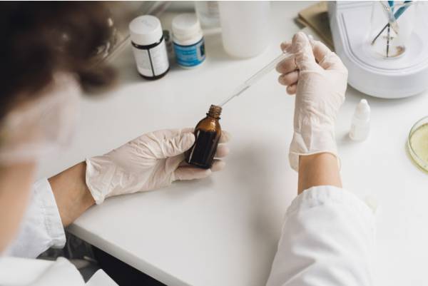 予約受付にサーバーがダウン！話題の「dr365」より毛穴ビタミン美容液登場