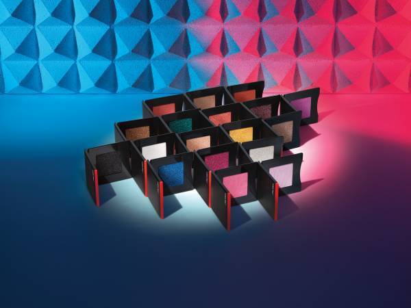 弾力のあるテクスチャー！全18色の新感覚アイシャドウ誕生