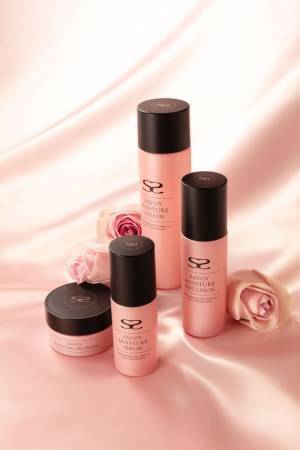 バッグブランドからコスメ発売！女性のライフスタイルをトータルでサポート