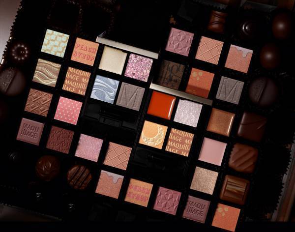 好きな色＆質感をカスタマイズできるアイカラー誕生