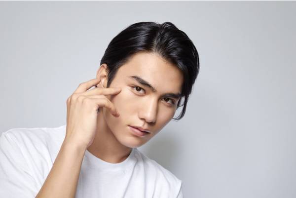 メイベリンファミリーにデジタルアーティストの大平修蔵が仲間入り