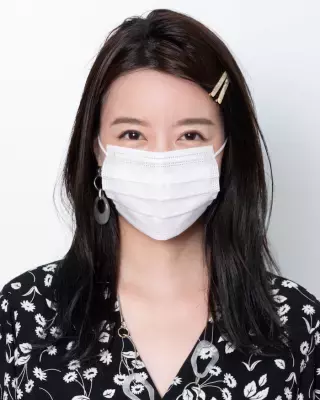 マスクでも「地味見え」しない！ヘアーアイロンを使った「Withマスク」ヘアアレンジ