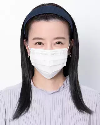 マスクでも「地味見え」しない！ヘアーアイロンを使った「Withマスク」ヘアアレンジ