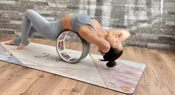 おうち時間に『ヨガホイール』で運動不足の解消を