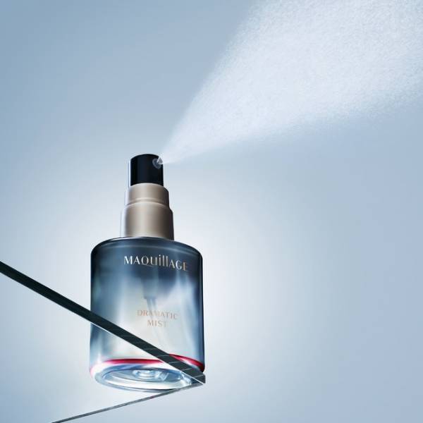仕上げのひと吹きで感動の化粧もち実感！マキアージュの新ミスト状化粧水