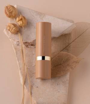 ナチュラルなツヤ肌が続く！1本8役下地要らずの多機能ファンデ誕生