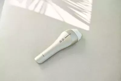 モニターの98％が「サロンと同等以上」と評価！パナソニックの家庭用光美容器 「光エステ」新発売