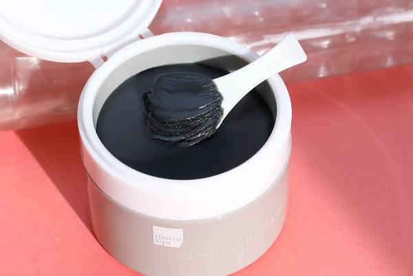 小鼻の黒ずみすっきり、matsukiyoの黒いクレンジングバーム