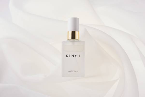 ビタミンEを豊富に含んだ沖縄のタマヌオイル使用の美容液を発売