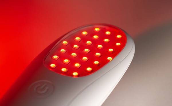 生成を促す赤色光でエイジングサインにアプローチ！携帯型LED美顔器