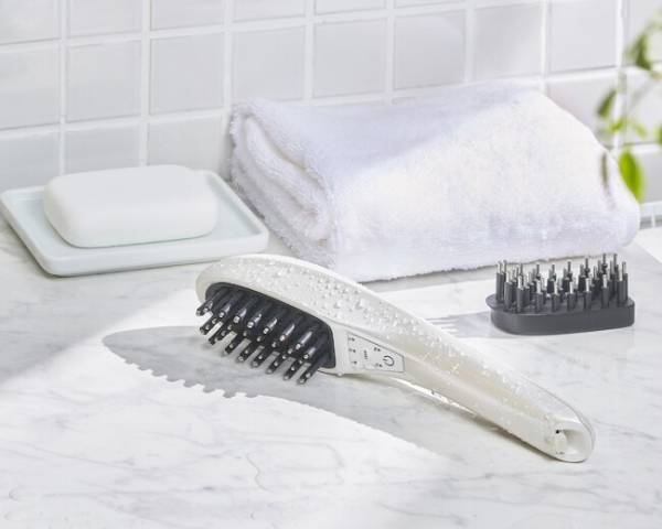 TBCが「パワーリフトブラシ PRO」を発売！商品ビジュアルにはローラを起用