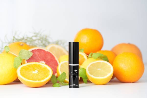 リップ感覚でお肌にビタミンC！キメが整うスティック美容液