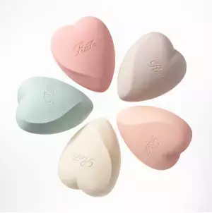 頭皮の疲れやコリを心地良くほぐすスカルプケアアイテムが『ReFa』から新登場