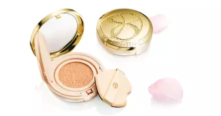 ノエビア スペチアーレからうるおいに満ちた肌へ導くファンデーションが登場